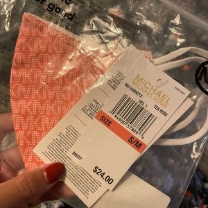 MAKE AN OFFER 💟 NEVER WORN Michael Kors Face Mask